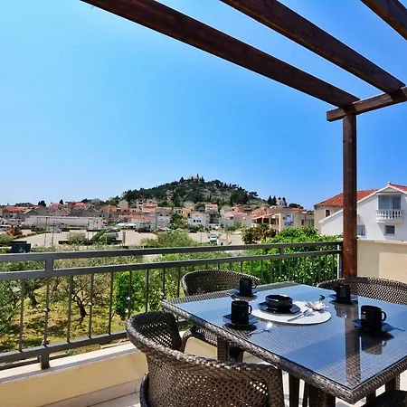 Nadoveza * Tribunj (Sibenik-Knin)