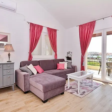 Apartment Nadoveza Tribunj (Sibenik-Knin)