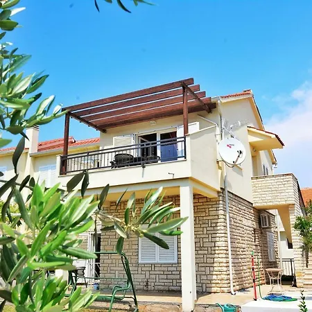 Nadoveza * Tribunj (Sibenik-Knin)