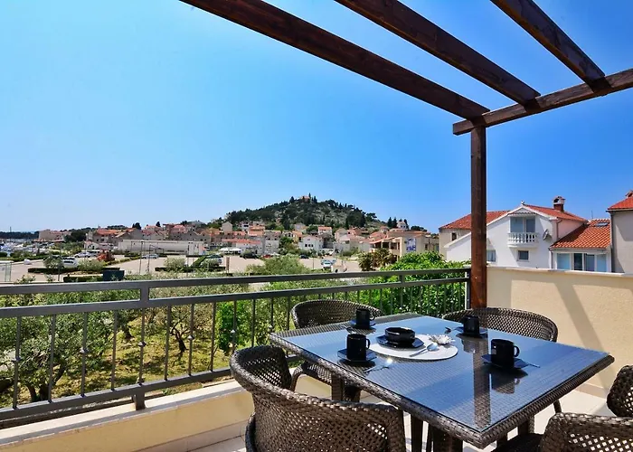 Nadoveza * Tribunj (Sibenik-Knin)